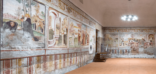 Panoramica dell'interno della chiesa di Bardies