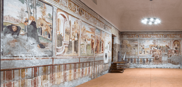 Panoramica dell'interno della chiesa di Bardies