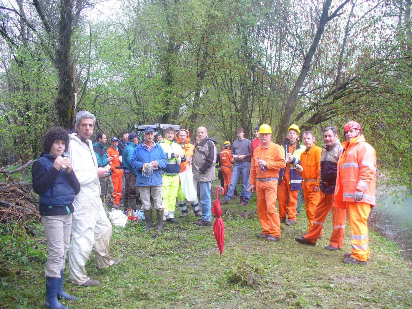 Un folto gruppo di volontari del GNL