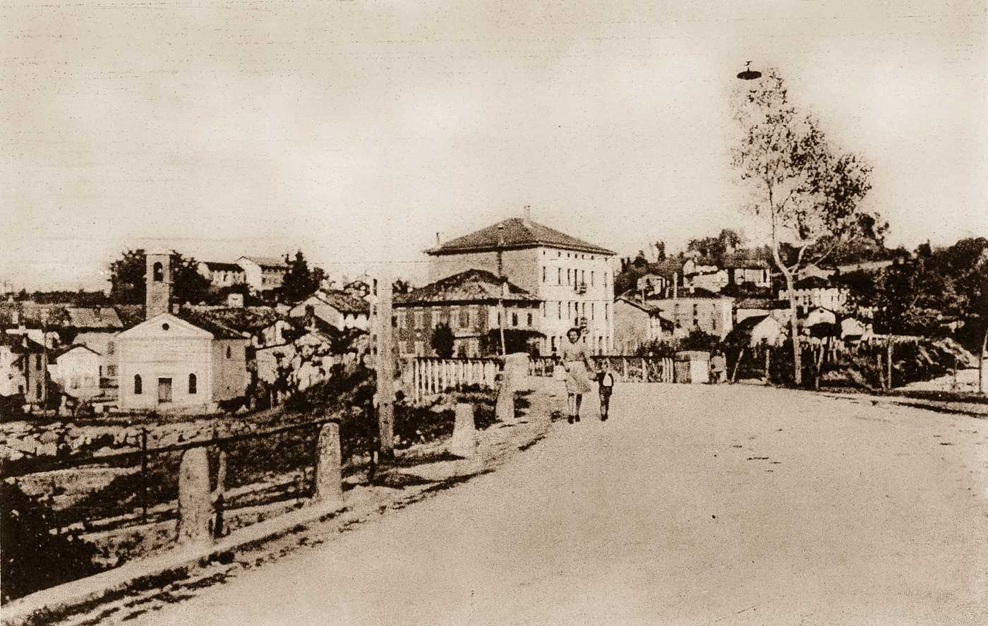 Foto storica di Bardies (Borgo Valbelluna) con un ponte l'albergo 'Cavallino Rosso'